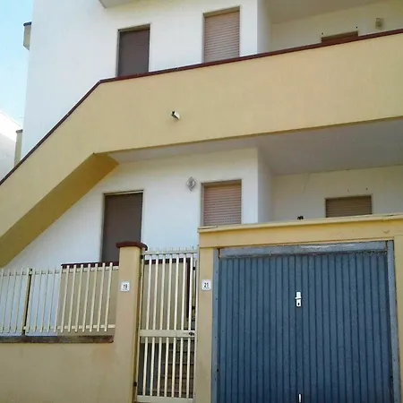 Apartment With 2 Bedrooms In Torre Pali, With Enclosed Garden - 800 M Salve